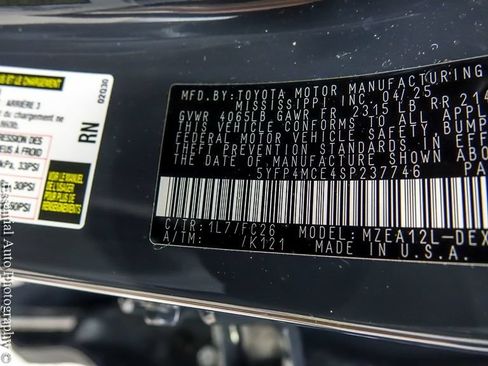 Used 2025 Toyota Corolla SE w/ SE Premium Package FWD image 29