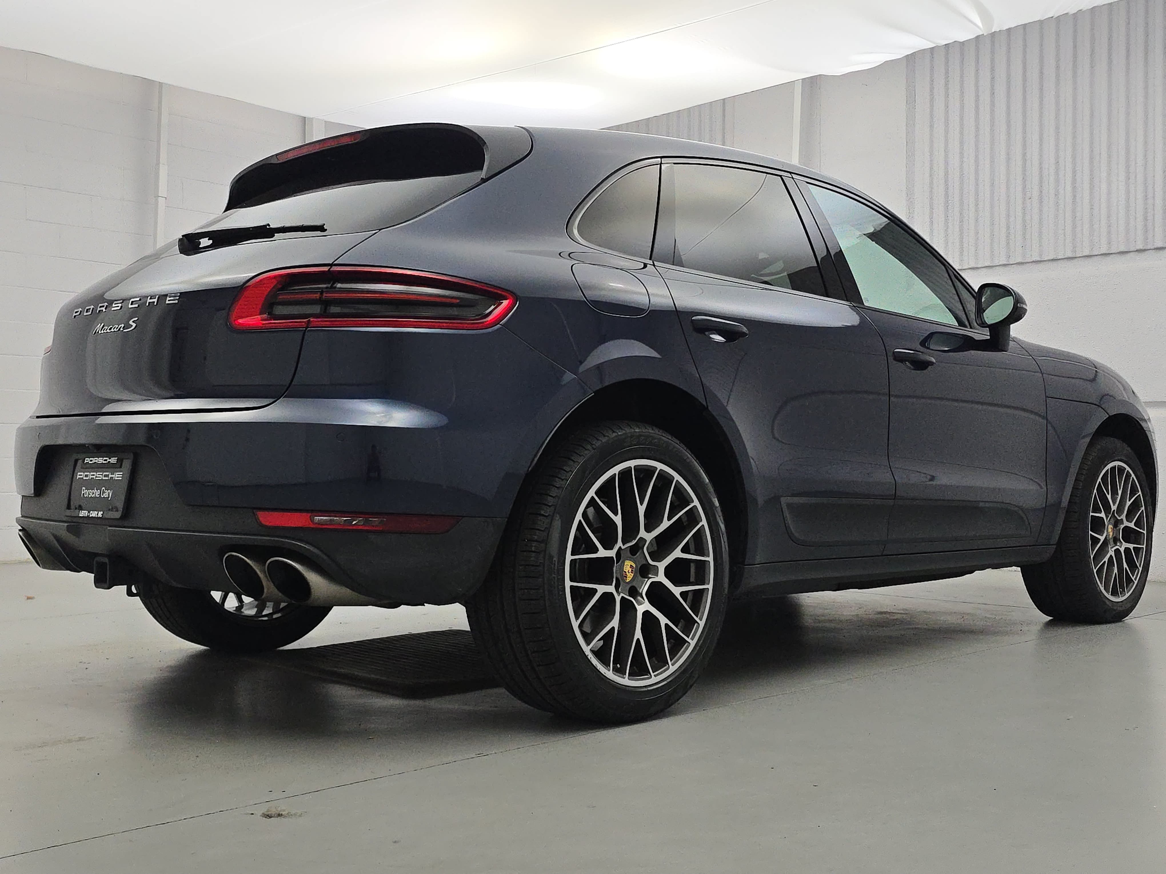 Certified 2016 Porsche Macan S AWD/4WD image 7
