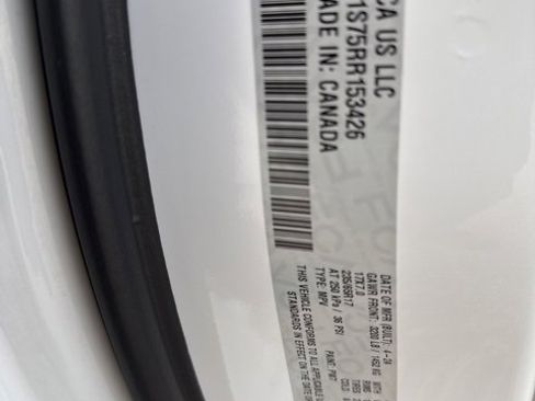 Used 2024 Chrysler Pacifica Select image 21