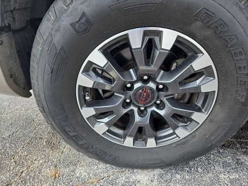 Used 2023 Nissan Titan PRO-4X w/ Pro-4x Convenience Package AWD/4WD image 10