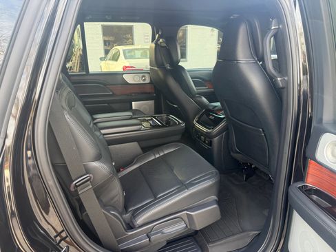 Used 2024 Lincoln Navigator Reserve image 13