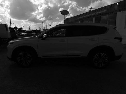 Used 2019 Hyundai Santa Fe AWD image 2