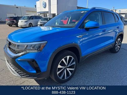 Used 2023 Volkswagen Taos SE w/ Panoramic Sunroof Package