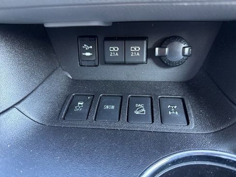 Used 2019 Toyota Highlander XLE image 34