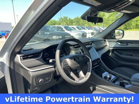 New 2025 Jeep Grand Cherokee L Altitude image 10