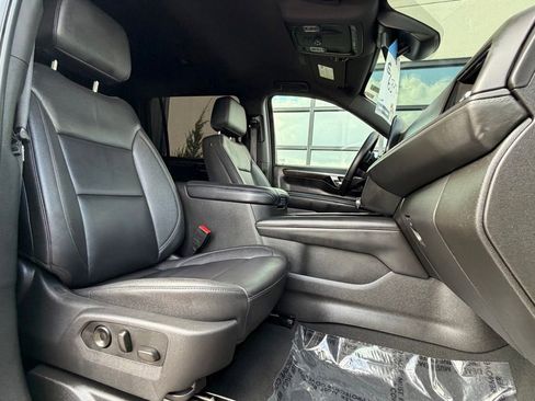 Used 2025 Chevrolet Suburban Z71 AWD/4WD image 20