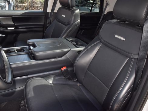 Certified 2025 Ford Expedition Platinum image 33