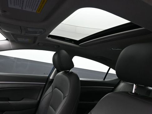 Used 2017 Hyundai Elantra Limited w/ Limited Tech Package 04 image 22