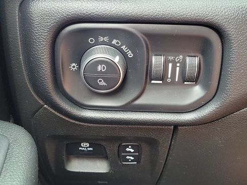 Used 2019 RAM 1500 Big Horn AWD/4WD image 13
