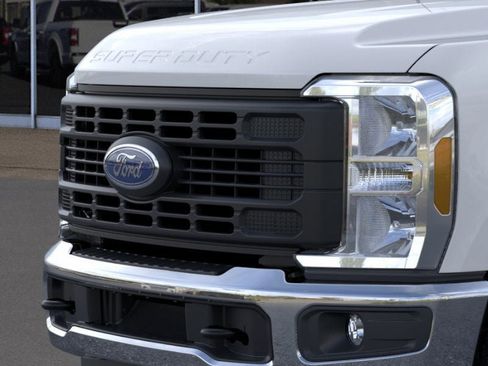 New 2026 Ford F250 XL w/ XL Chrome Package image 17