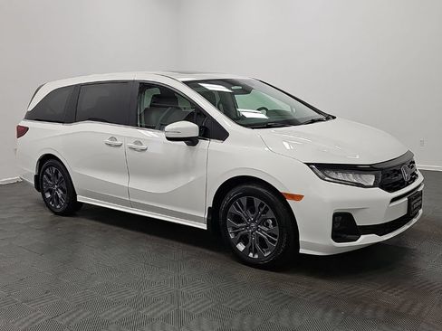 New 2026 Honda Odyssey Touring image 2