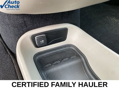 Used 2024 Chrysler Pacifica Touring-L FWD image 44