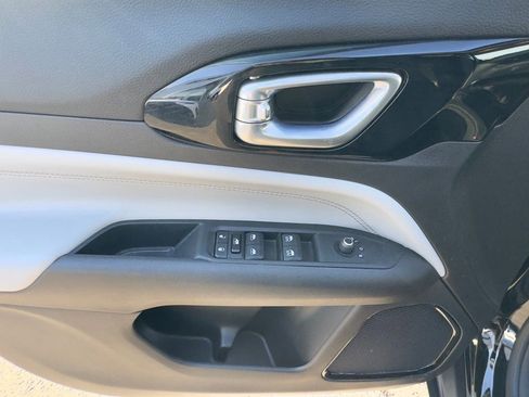 Certified 2022 Jeep Compass Limited image 9