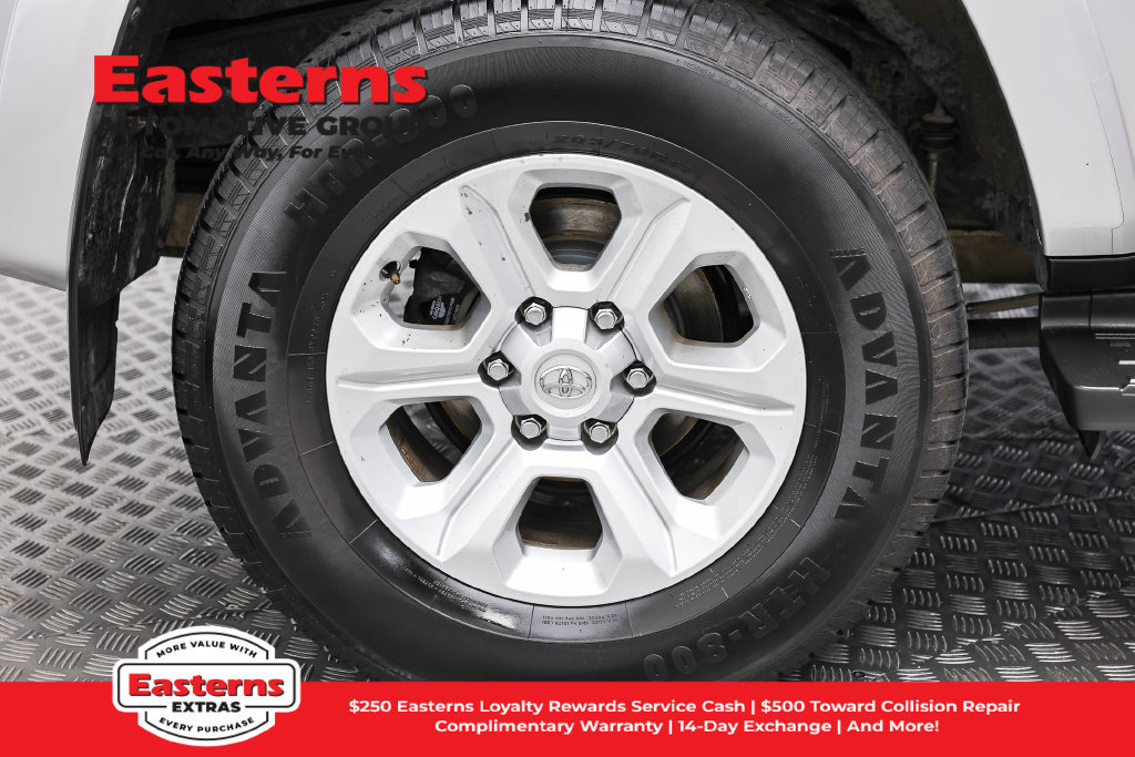 Used 2024 Toyota 4Runner SR5 AWD/4WD image 27