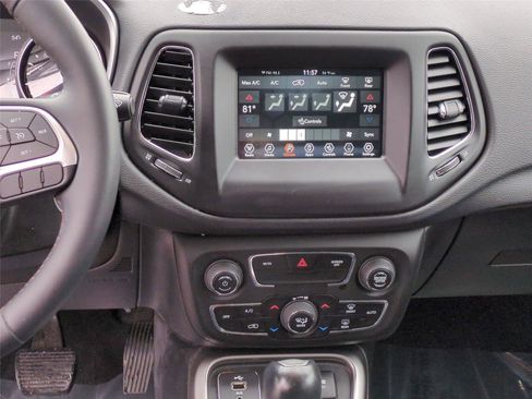 Used 2018 Jeep Compass Latitude w/ Popular Equipment Group image 13