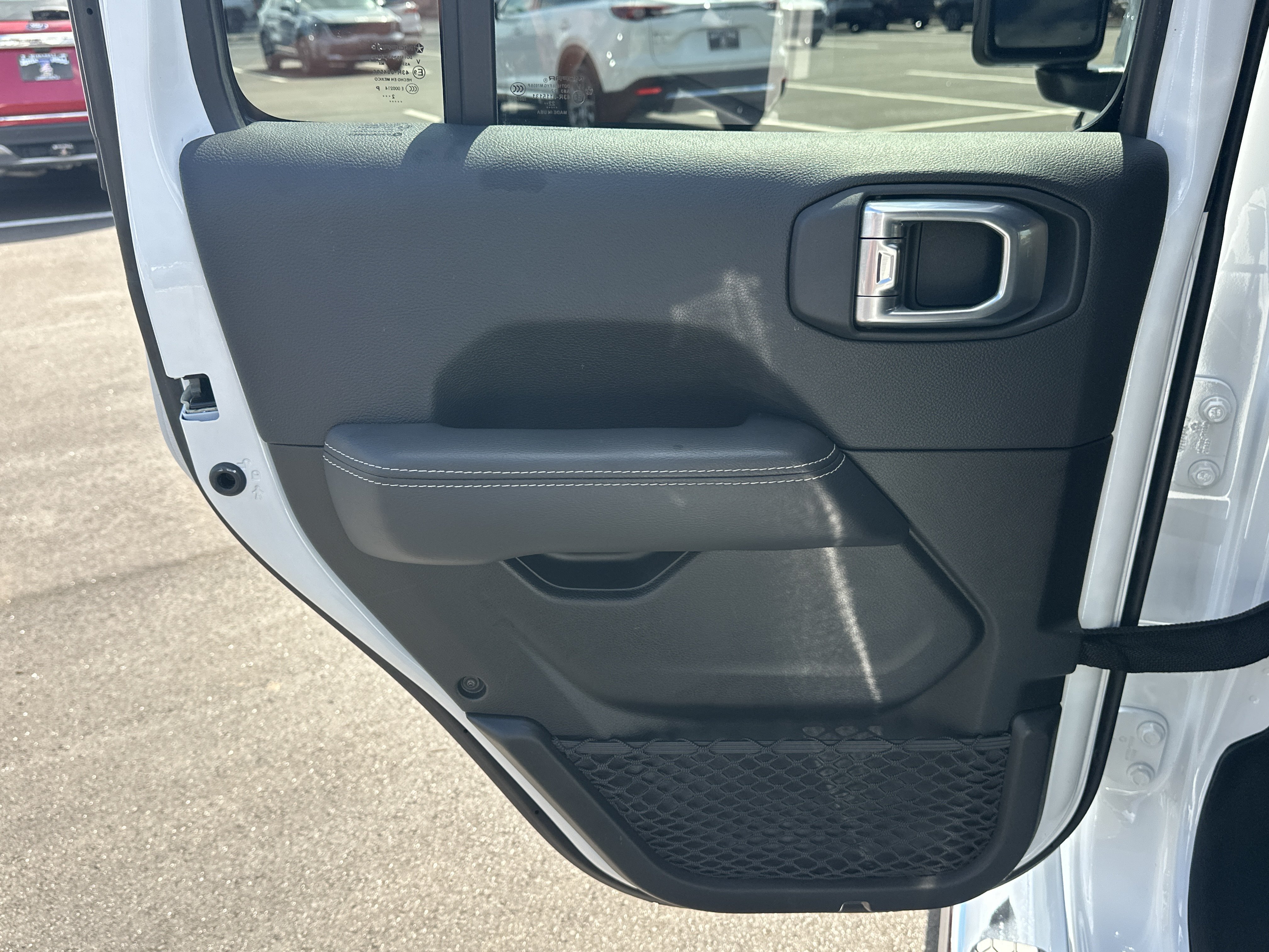 Used 2023 Jeep Wrangler Unlimited Sahara w/ Cold Weather Group AWD/4WD image 22