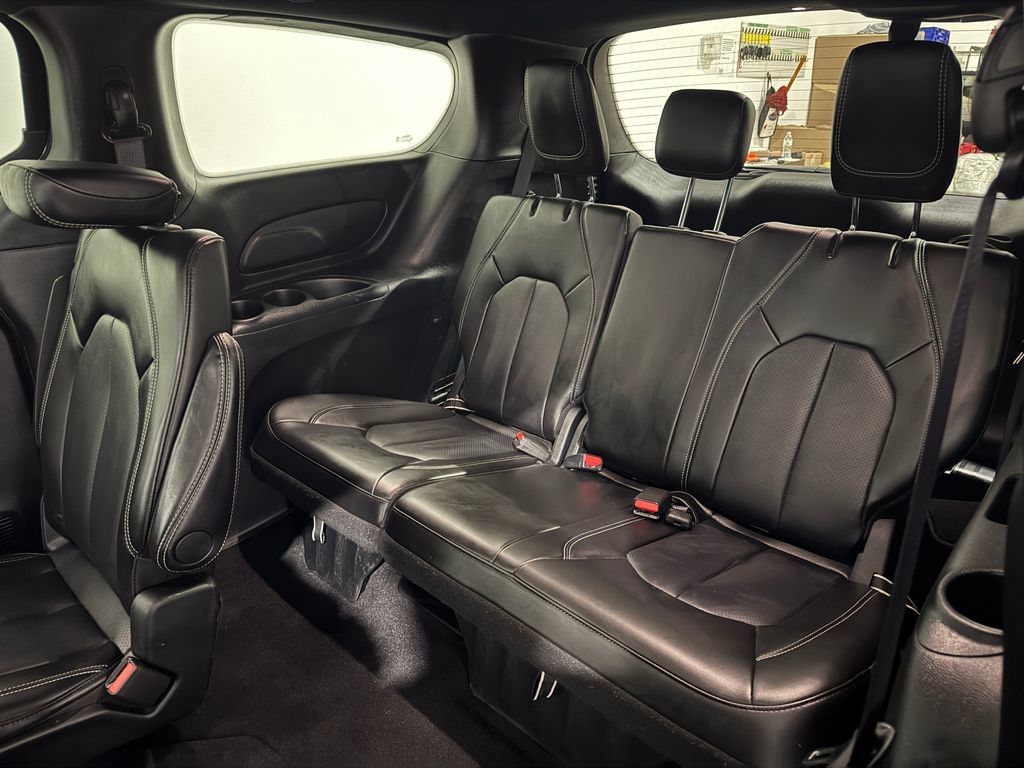 Used 2025 Chrysler Pacifica Select FWD image 20