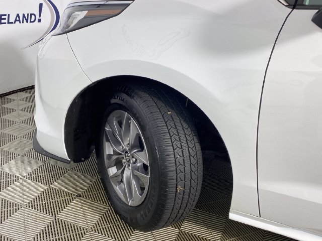 Used 2023 Toyota Sienna LE FWD image 26