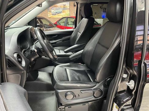 Used 2019 Mercedes-Benz Metris Passenger image 21