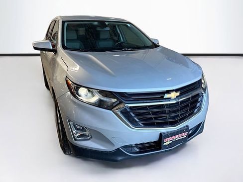 Used 2018 Chevrolet Equinox LT image 3