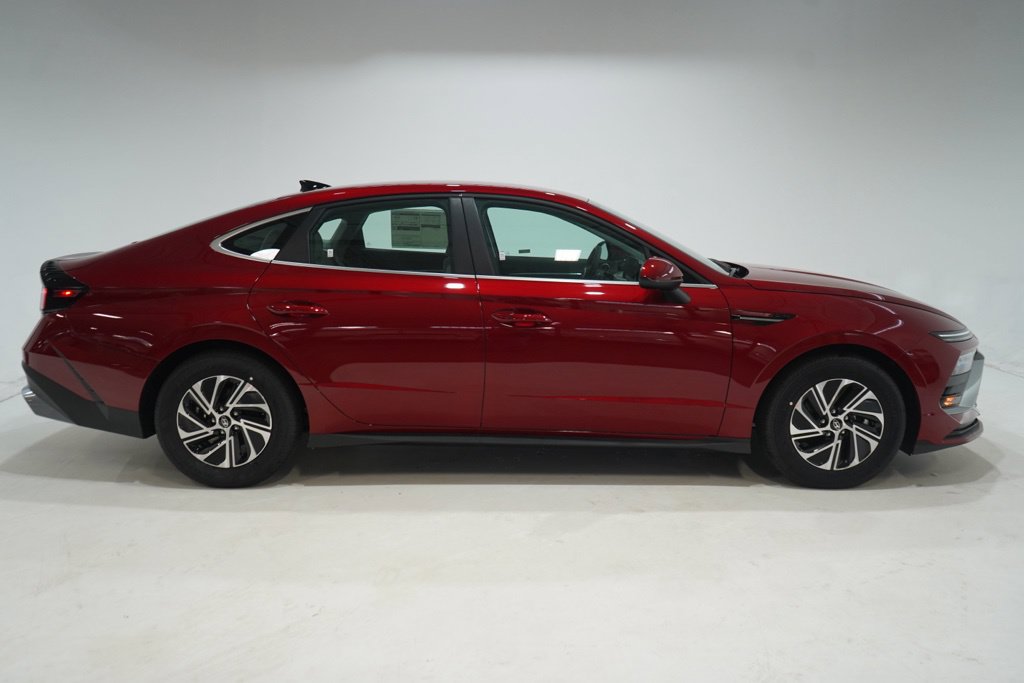 New 2026 Hyundai Sonata Blue FWD image 8