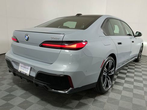Certified 2025 BMW 740i w/ Premium Package RWD image 5