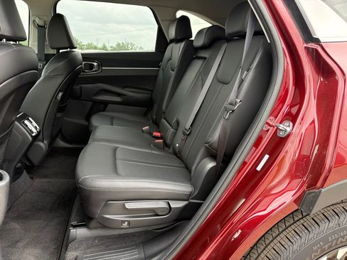 Certified 2025 Kia Sorento S w/ Panoramic Sunroof Package FWD image 13