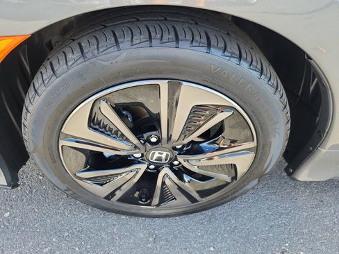 Used 2018 Honda Civic EX image 16