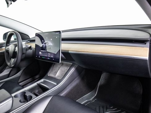 Used 2023 Tesla Model 3 Standard Range image 18