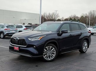 Used 2023 Toyota Highlander Platinum video 2