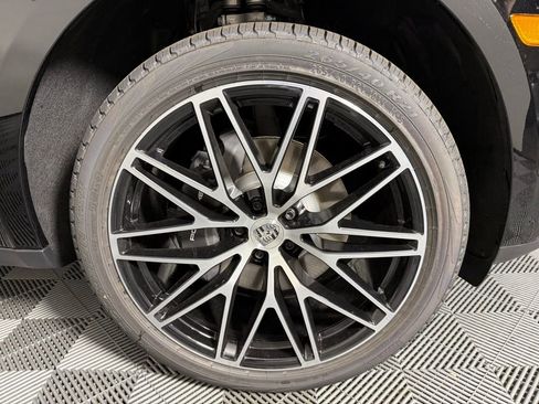 Certified 2025 Porsche Macan Turbo image 13