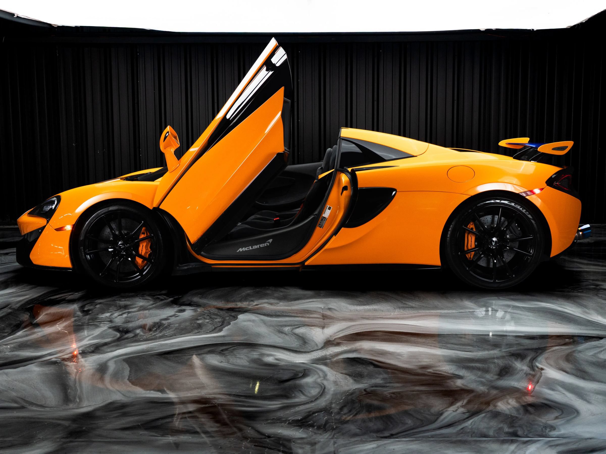 Used 2019 McLaren 570S Spider RWD image 2