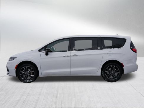 New 2026 Chrysler Pacifica Select image 4