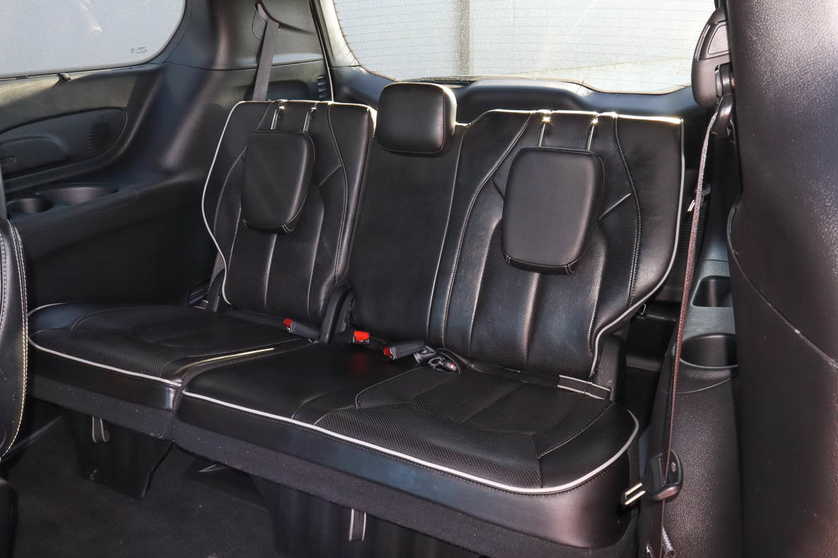 Used 2025 Chrysler Pacifica Limited FWD image 10