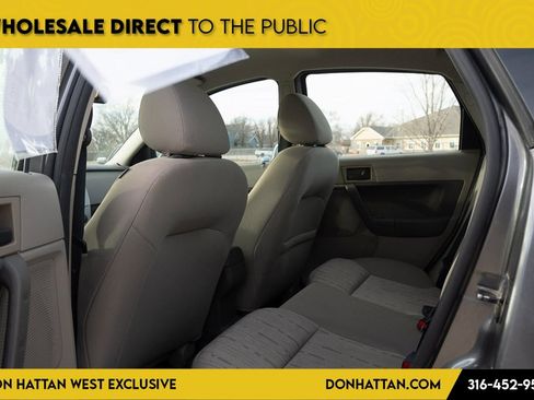 Used 2010 Ford Focus SE image 14