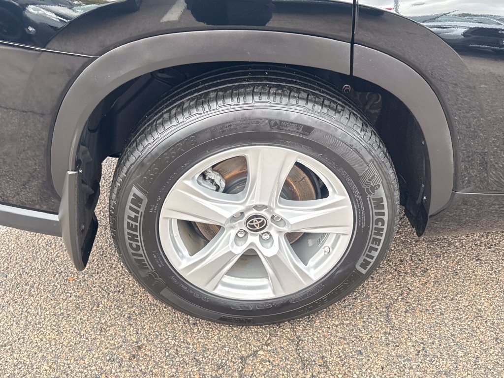 Used 2023 Toyota Highlander LE FWD image 45