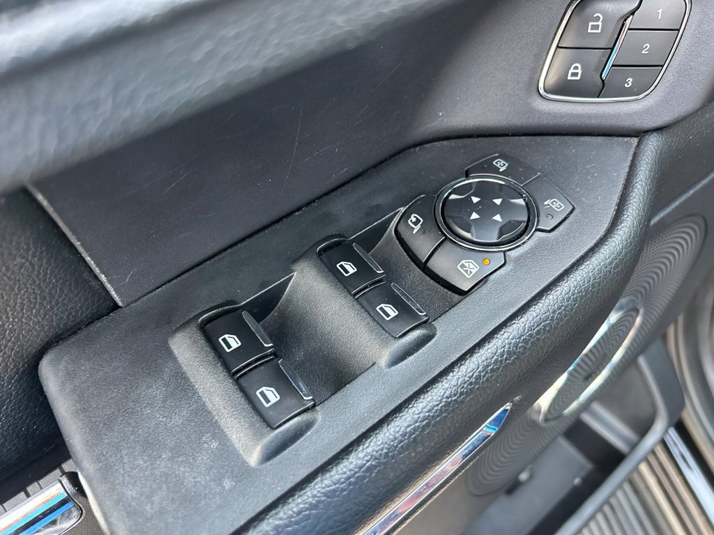 Used 2019 Ford Expedition XLT w/ Equipment Group 202A AWD/4WD image 14