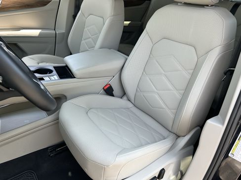 Certified 2025 Volkswagen Atlas SE AWD/4WD image 19