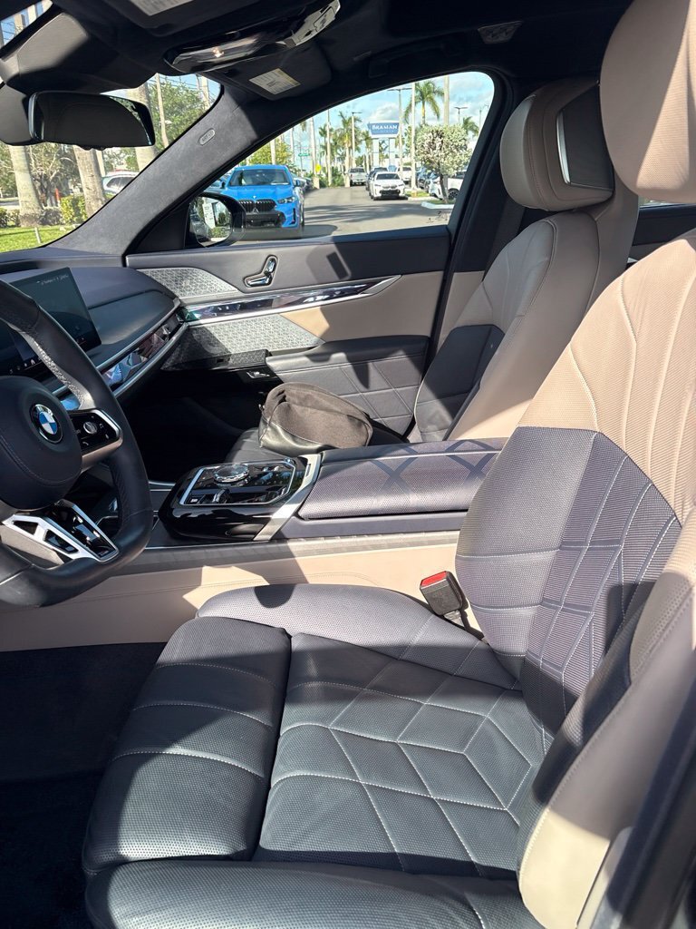 Certified 2024 BMW 760i xDrive AWD/4WD image 4