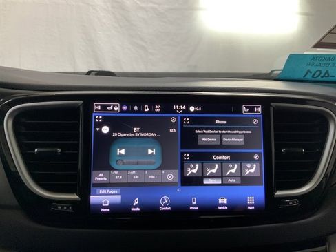 Used 2023 Chrysler Pacifica Touring-L image 29