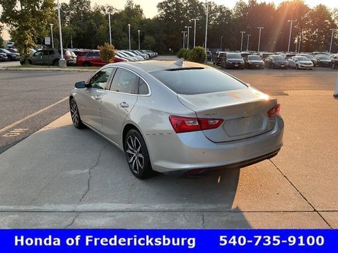 Used 2016 Chevrolet Malibu LT w/ Leather Package FWD image 4
