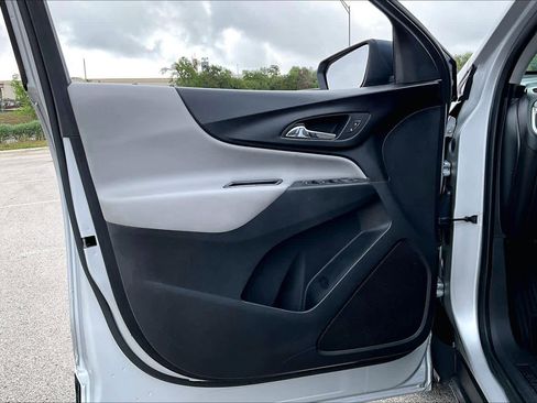 Used 2018 Chevrolet Equinox LS FWD image 22