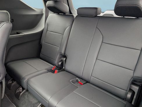 New 2026 Chevrolet Traverse High Country image 13