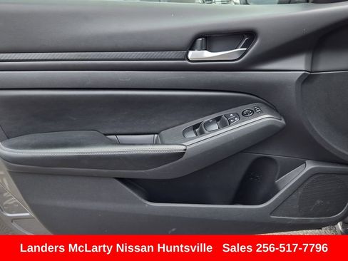 Used 2024 Nissan Altima 2.5 SV FWD image 19