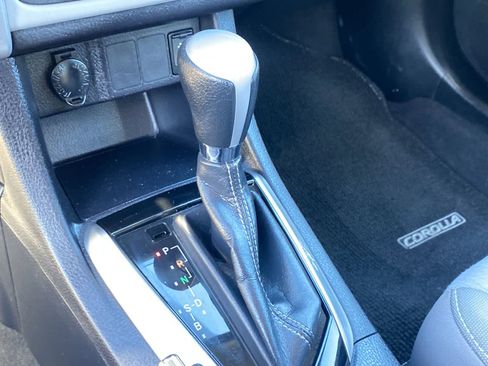 Used 2018 Toyota Corolla LE image 34