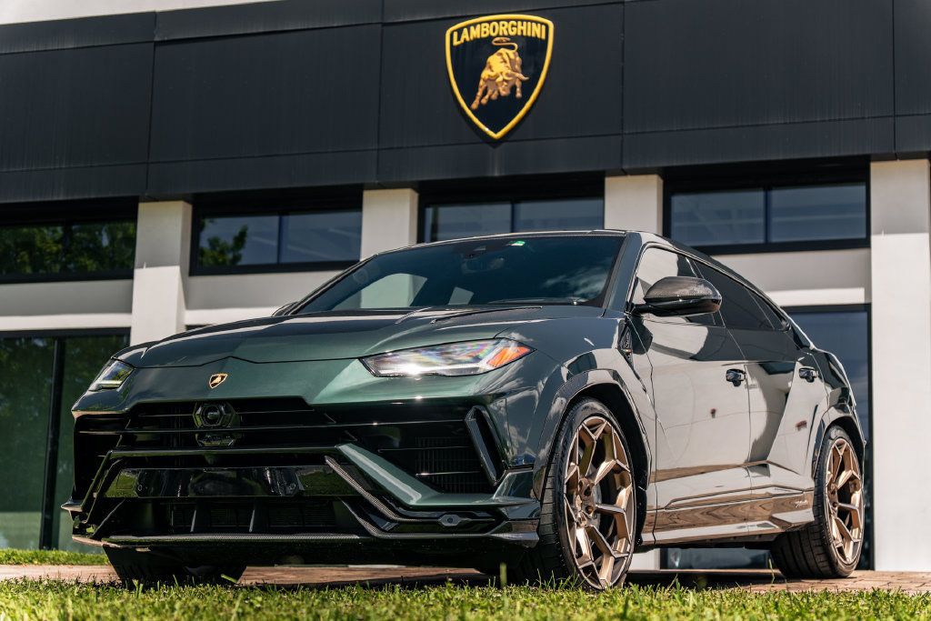 Used 2024 Lamborghini Urus Performante AWD/4WD image 1