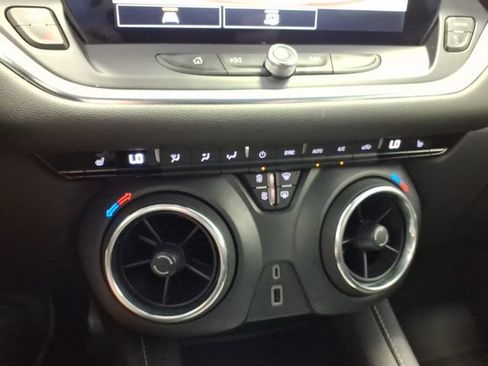 Used 2023 Chevrolet Blazer LT FWD image 20