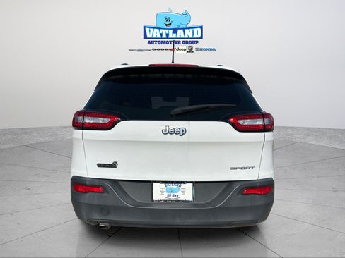 Used 2015 Jeep Cherokee Sport w/ Sport Appearance Group FWD image 4