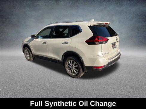 Used 2018 Nissan Rogue SV image 3