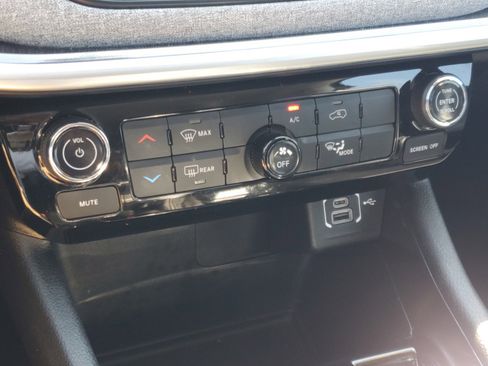 Used 2022 Jeep Compass Latitude image 28